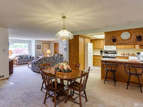 5th image of 210 Mackenzie Dr