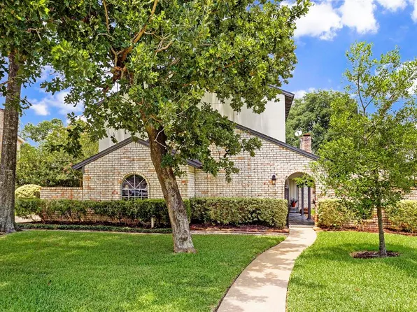 4331 Willow Hill Dr, Taylor Lake Village, TX 77586