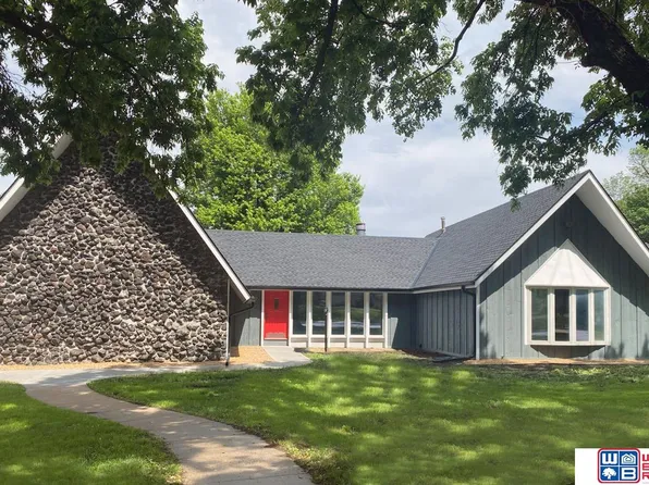 1300 S 5th Ave, Beatrice, NE 68310