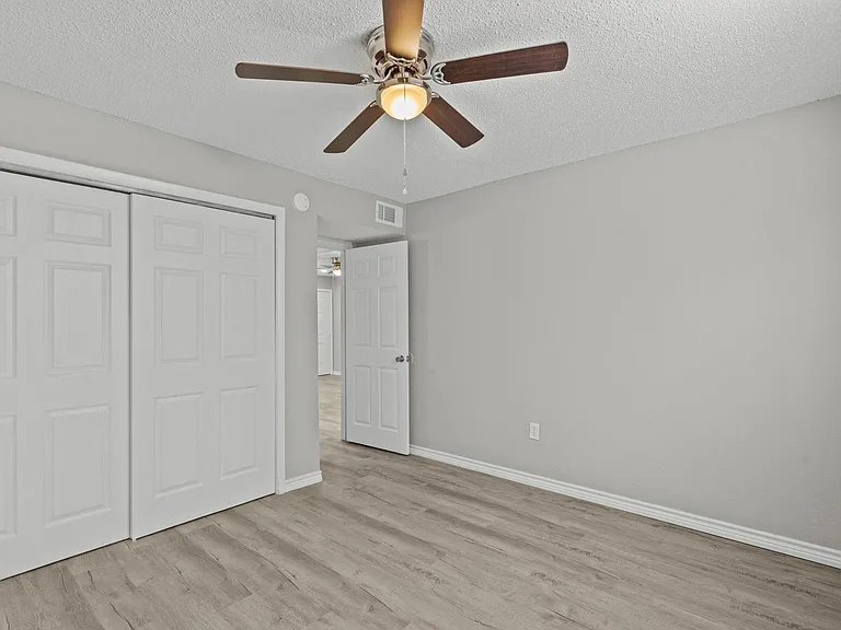 911 Avenue K #11 — Photo 9