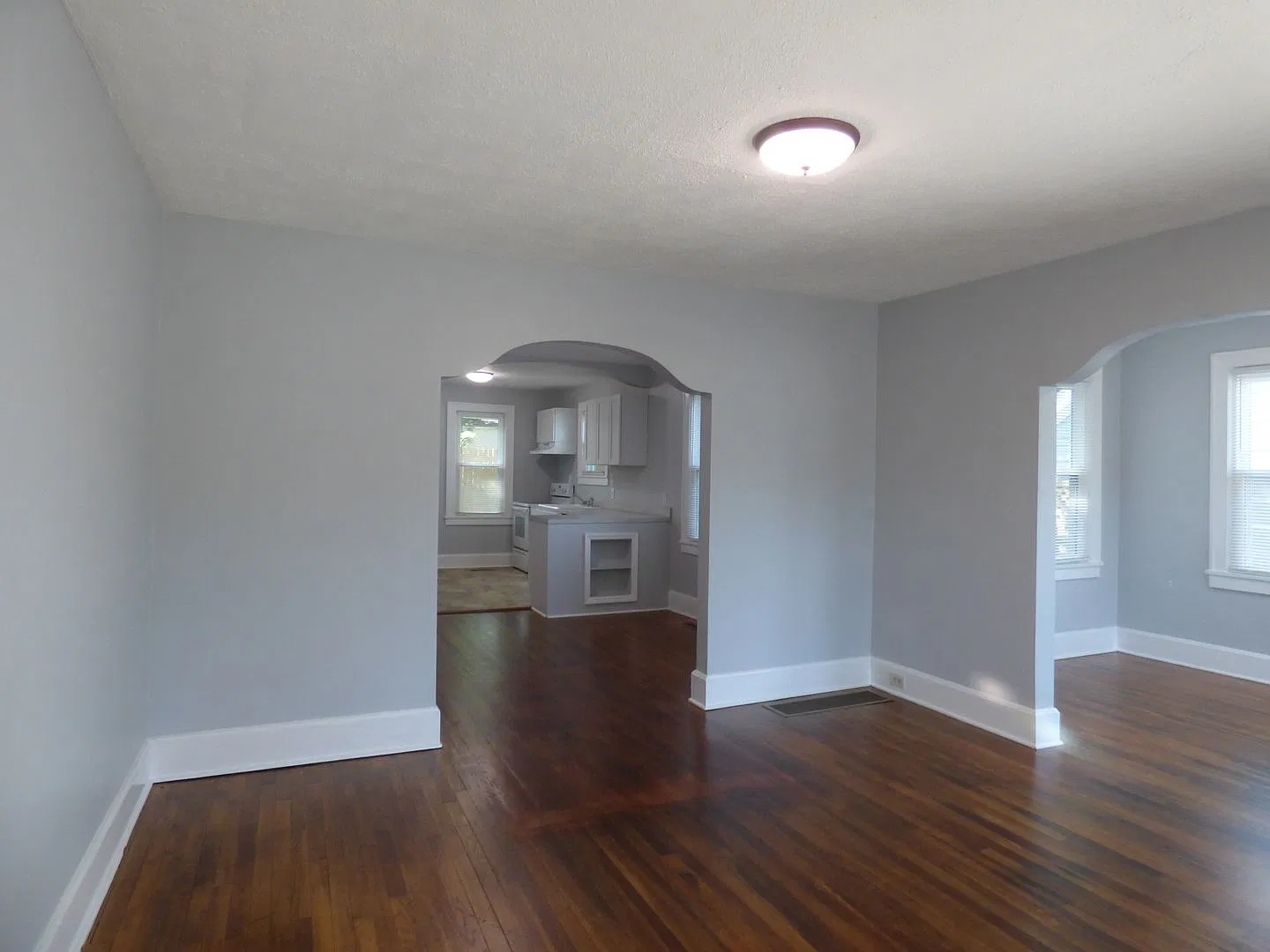 Coming Soon! Charming Renovated 1932 Era Bungalow! HW Floors, Basement, Pets Ok — Photo 2
