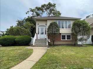 2570 Nassau St, Bellmore, NY 11710