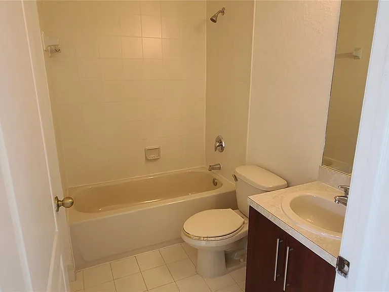 1021 SE 23rd Ave #1 — Photo 8