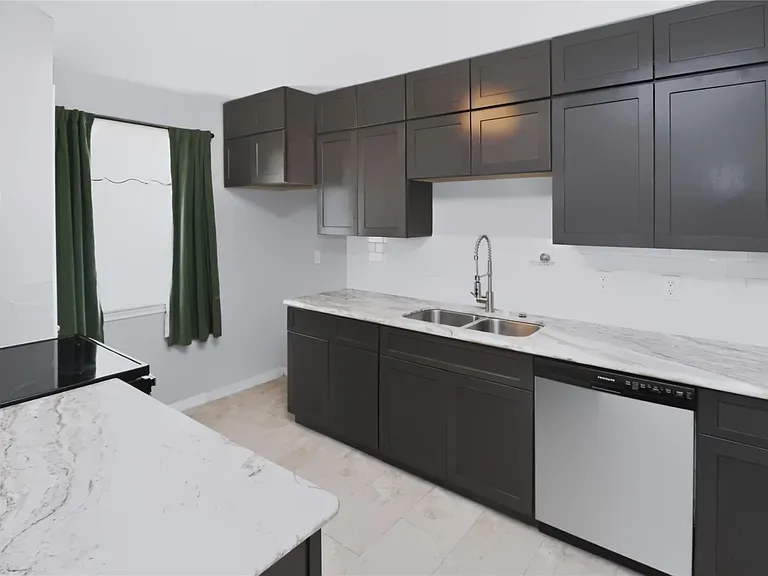 11930 Ashcroft Dr — Photo 17