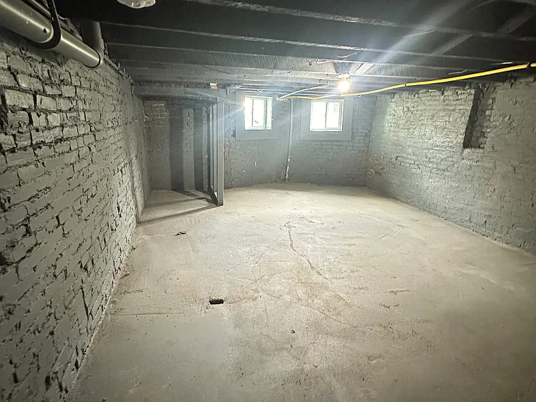 114 S Loudon Ave — Photo 6