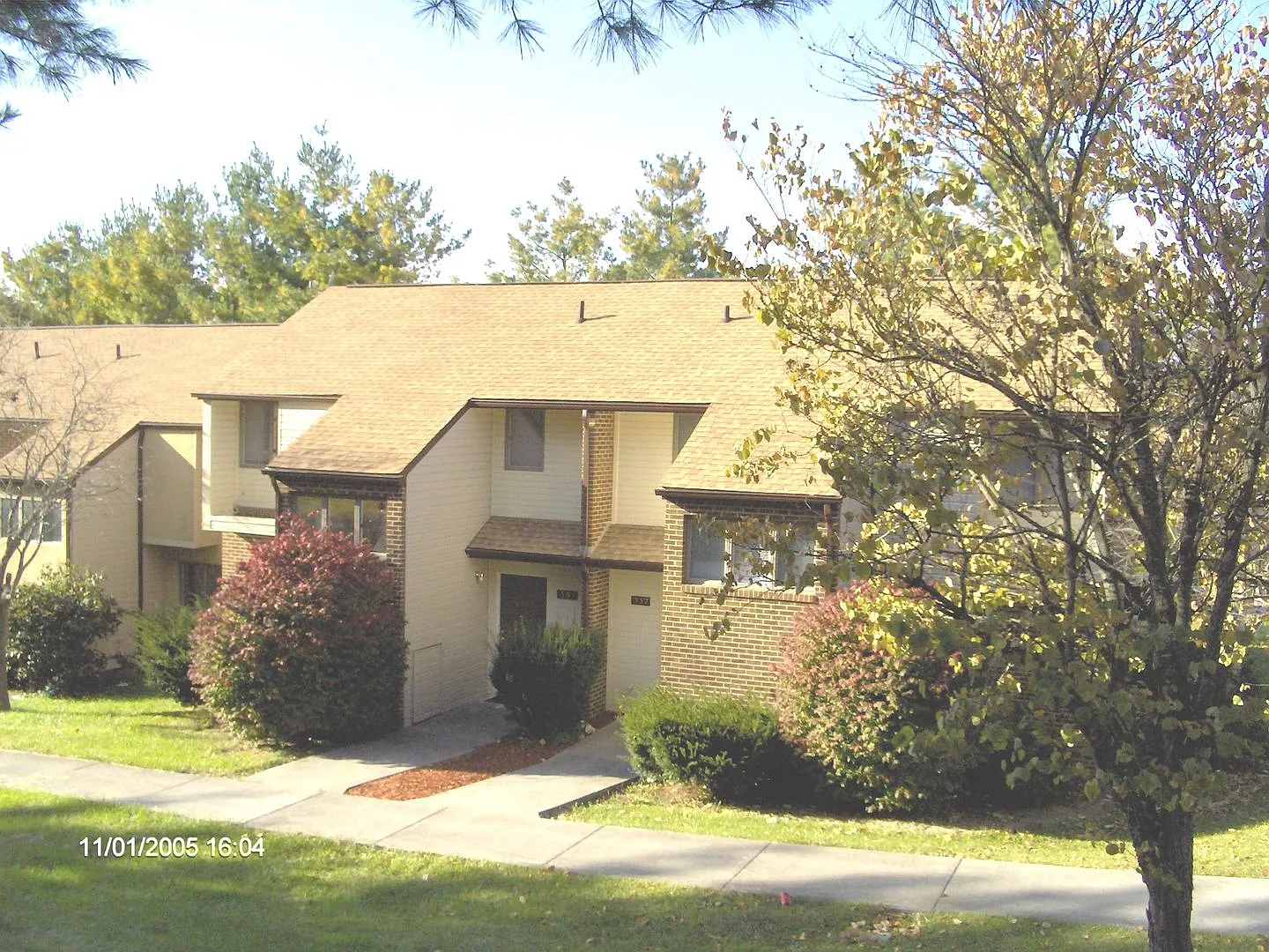 3 Bedroom 2.5 Bath Townhouse — Photo 2