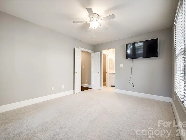 2220 Roswell Ave — Photo 19