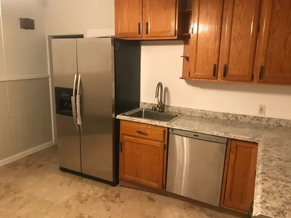 4 Maple Ave #1, Quaker Hill, CT 06375