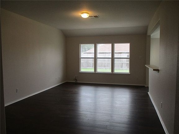 2nd image of 1629 Oak Lndg