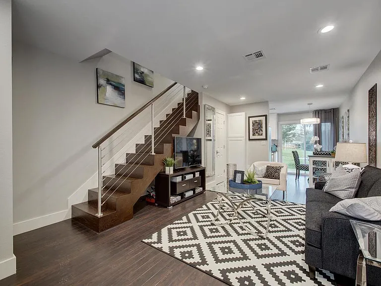 202 S College St #14 — Photo 4
