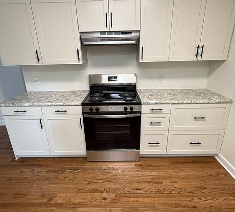 5th image of 501 N College St
