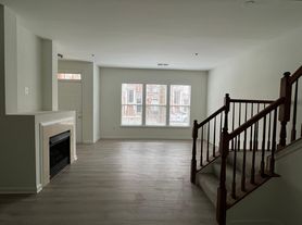 627 Main St, Gaithersburg, MD