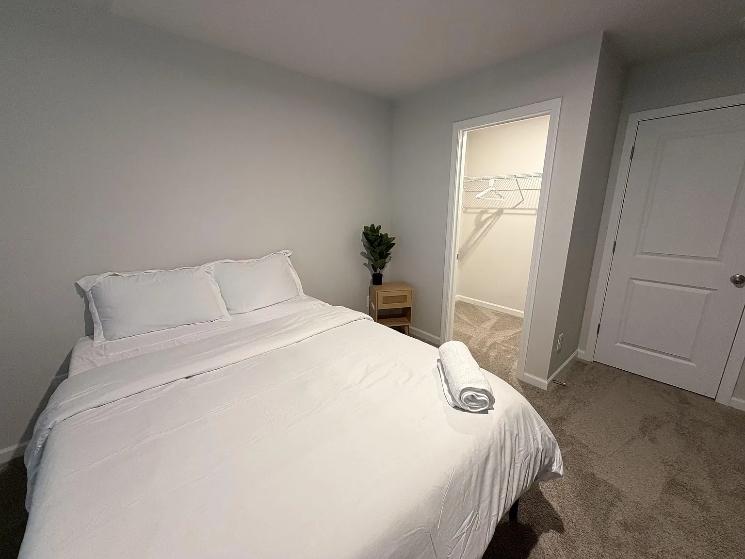 2 bed, 1.5 bath, 2066 sqft, $1,070 — Photo 2