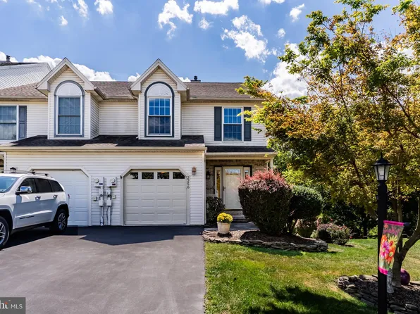 2256 Old Hollow Rd, Mechanicsburg, PA 17055