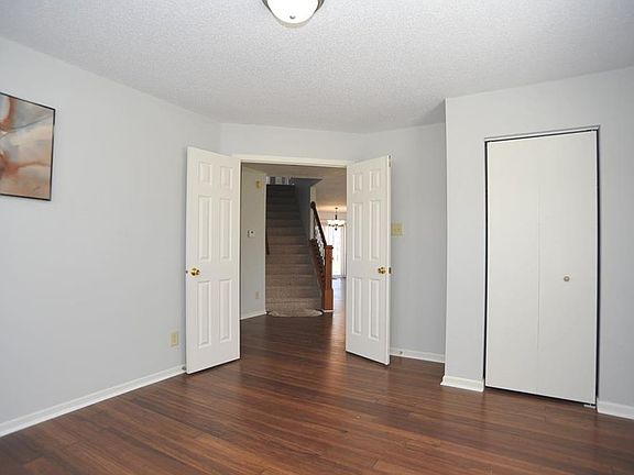 3rd image of 10467 Hickory Hill Dr