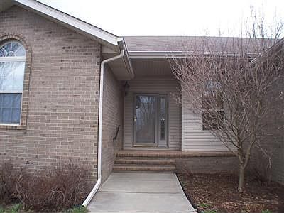 4th image of 808 S Daniel Ln