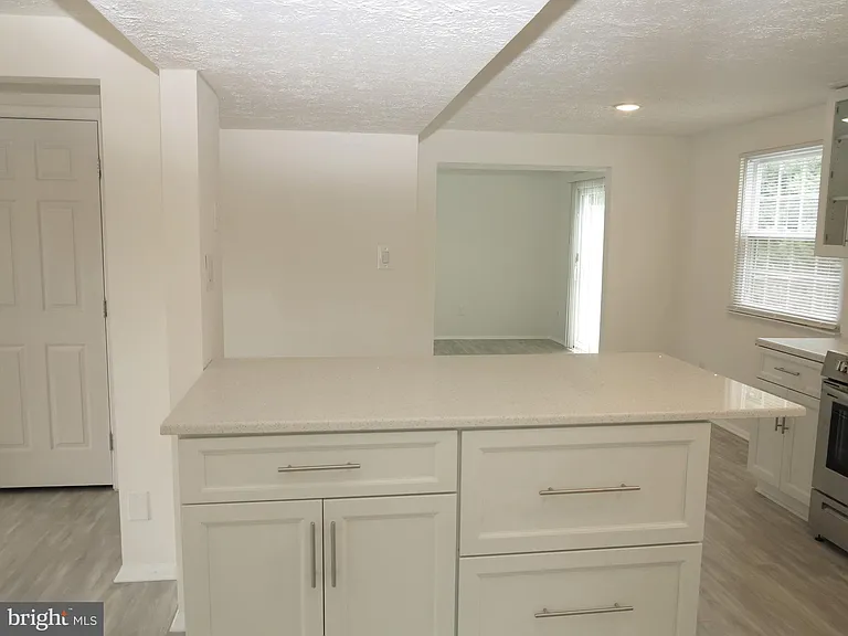 8406 Woodford Ct — Photo 10