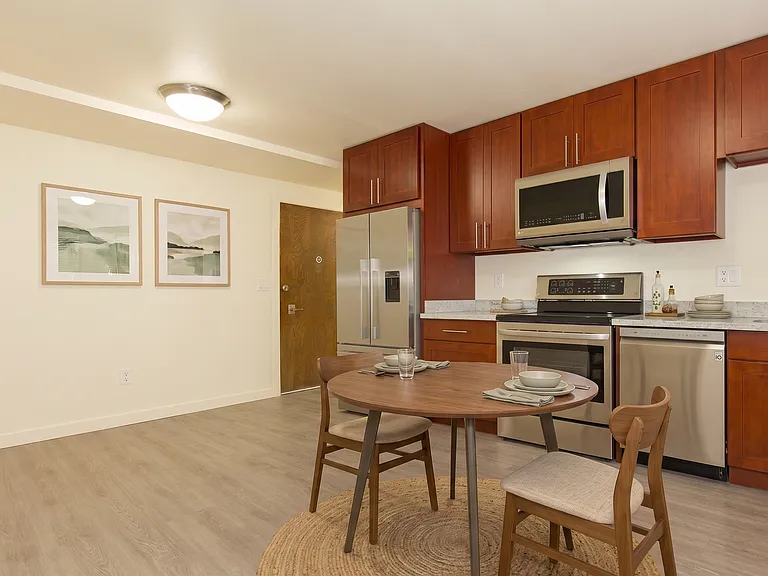Phinney 12 Apartments — Photo 40
