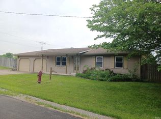 1612 Meadow St, Carmi, IL 62821