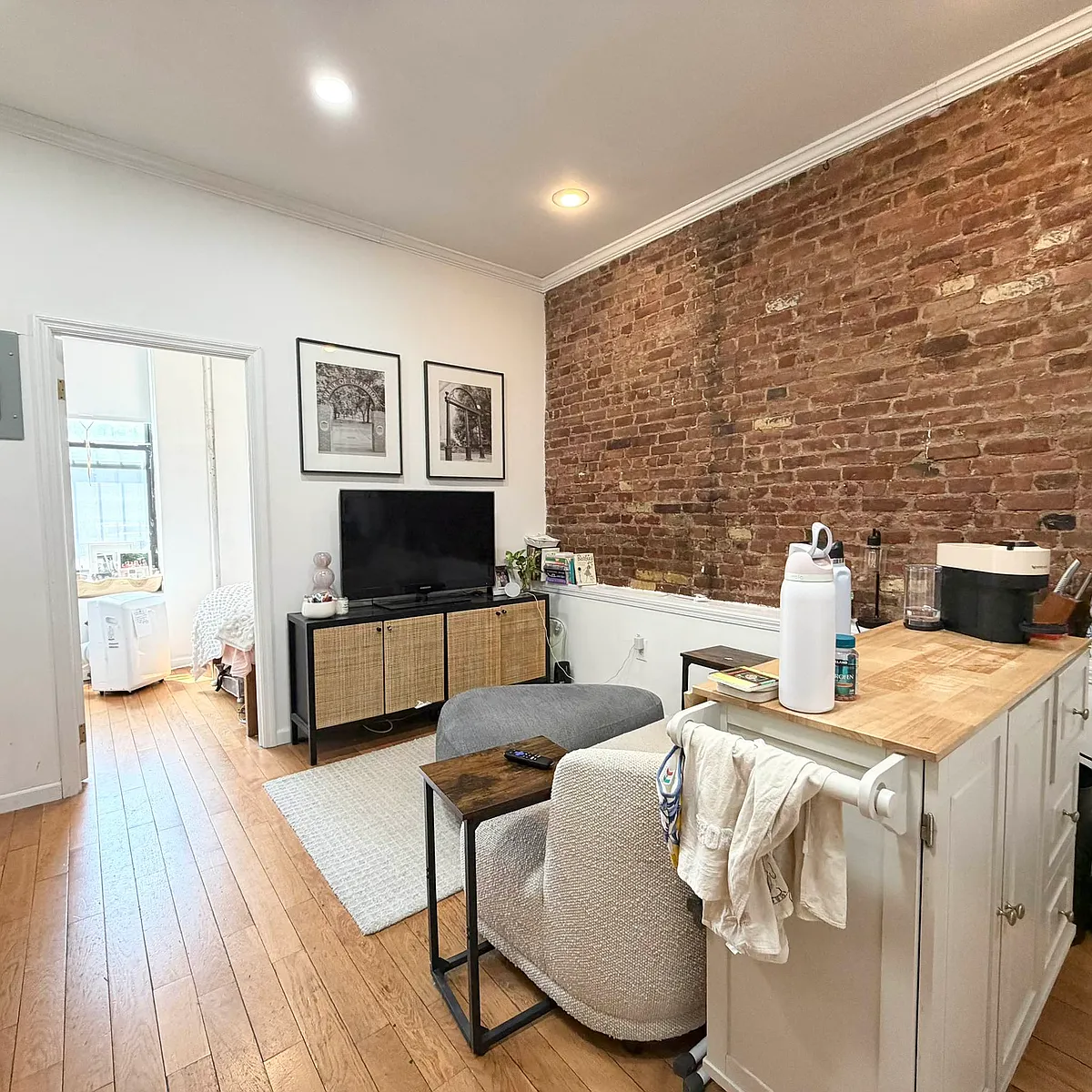 Building Photo - 225 E 28th St #2B