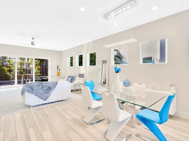 2706 W Trilby Ave — Photo 17