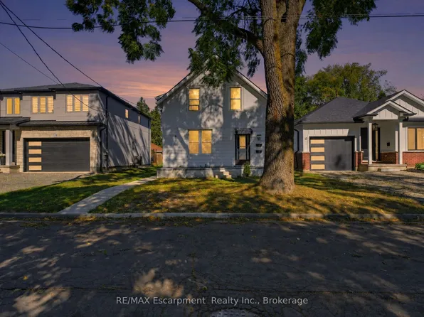 11 Charles St #1, Brantford, ON N3T 1A9
