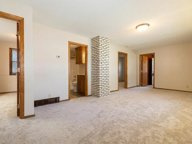 1826 S Grange Ave — Photo 18