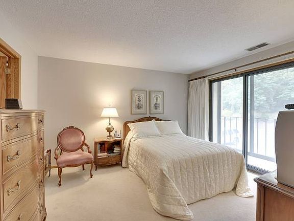 5th image of 10 Windsor Ct APT 115