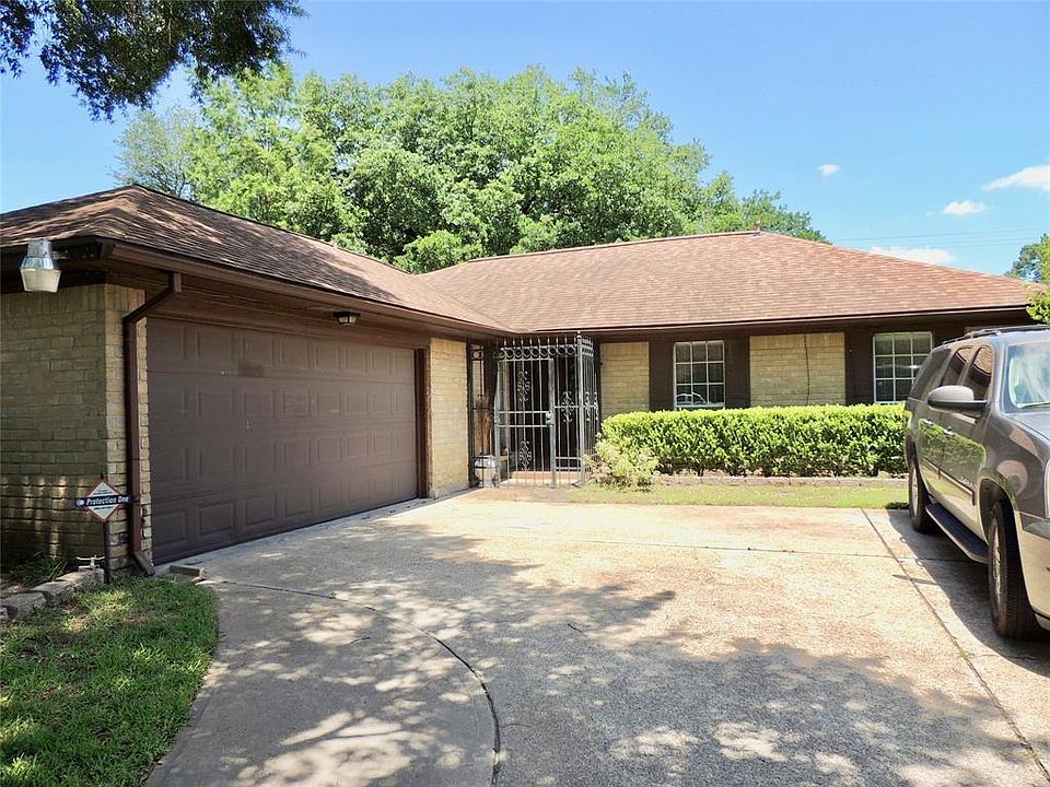 1st image of 8102 Green Lawn Dr