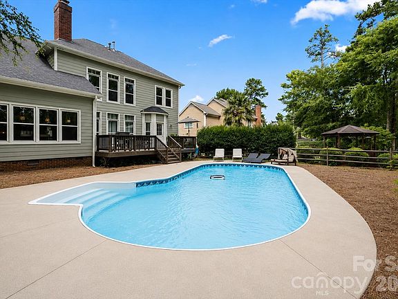 3rd image of 4519 Crownvista Dr