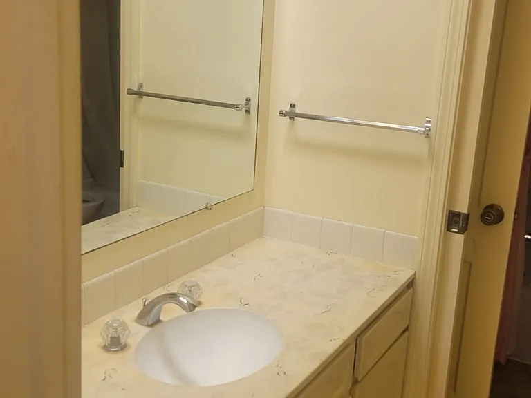 111 S Lakeside Dr #8 — Photo 8