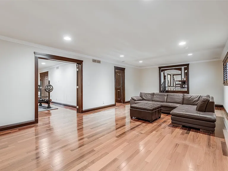 4900 Balcones Dr — Photo 22