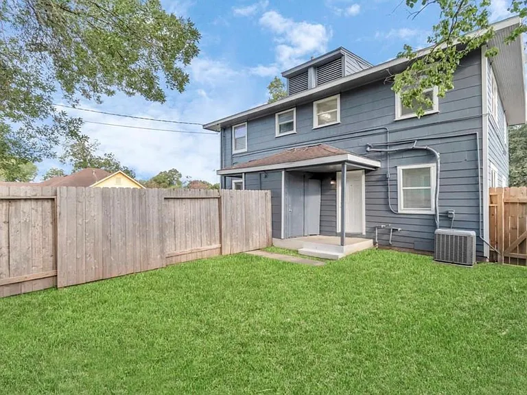 3404 Blodgett St — Photo 17