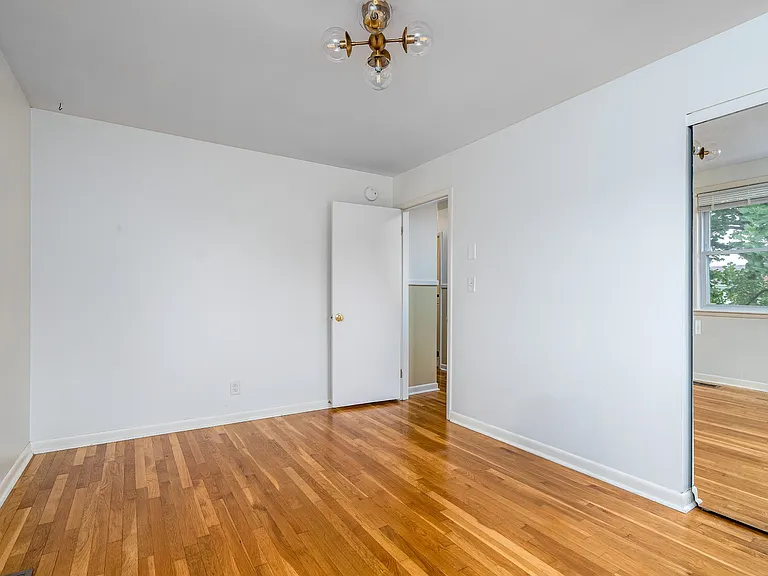 844 Rose Park Dr — Photo 23