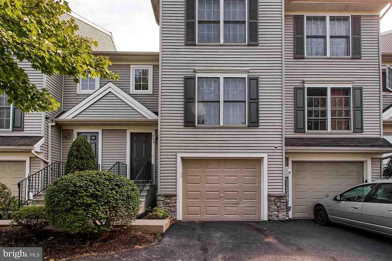 206 Banyan Circle Dr photo 1