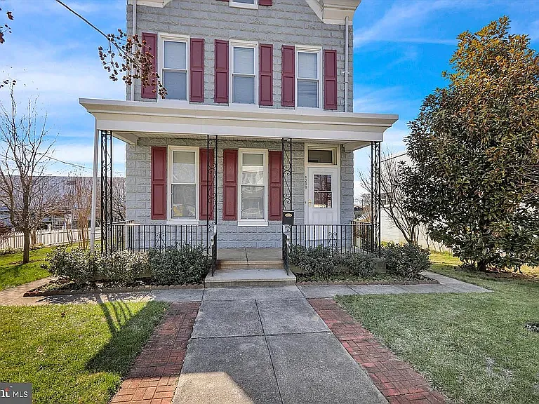 4 bed, 2.5 bath, 1900 sqft, $2,000 — Photo 2