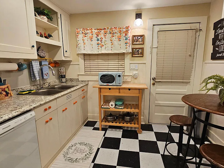 1026 Euclid St #2 — Photo 13