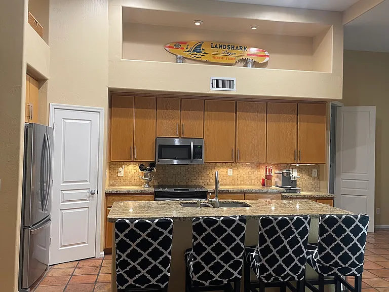 Large Island for entertaining