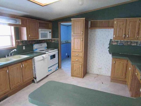 4th image of 80 Stephanie Ln