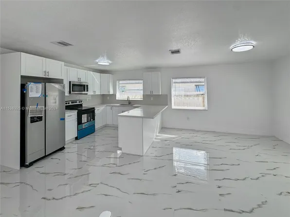 380 SW 4th St, Florida City, FL 33034