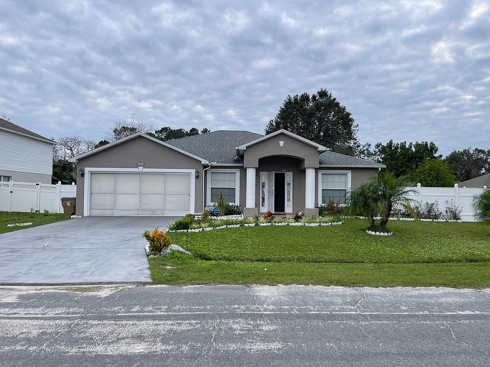 1st image of 202 Canterbury Ct