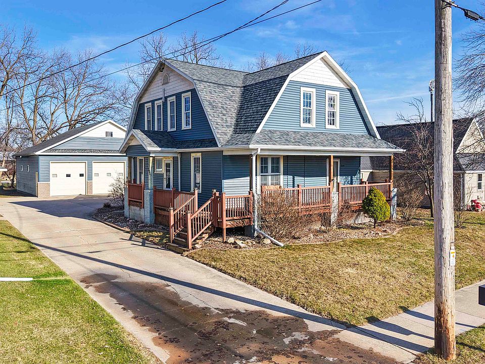 1st image of 300 N Maple St