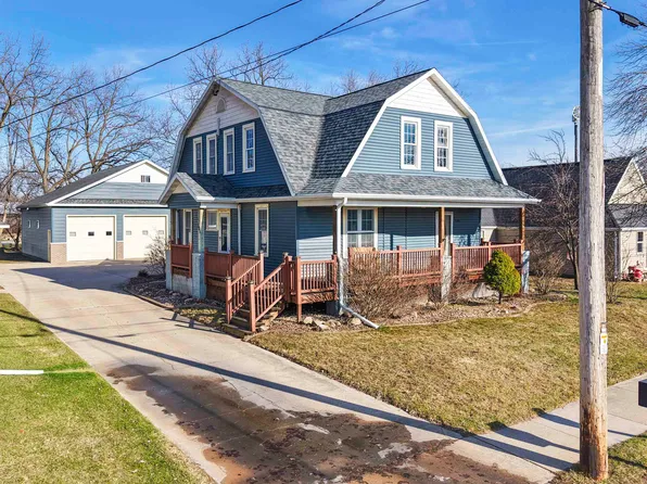 300 N Maple St, Black Creek, WI 54106