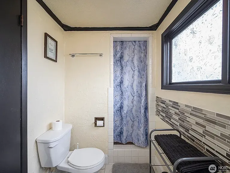 634 N Crestview Dr — Photo 28