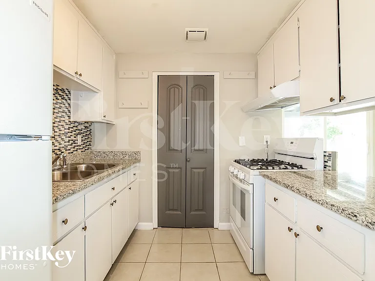 14049 N 37th Way — Photo 7