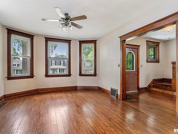 3rd image of 2723 Iowa St