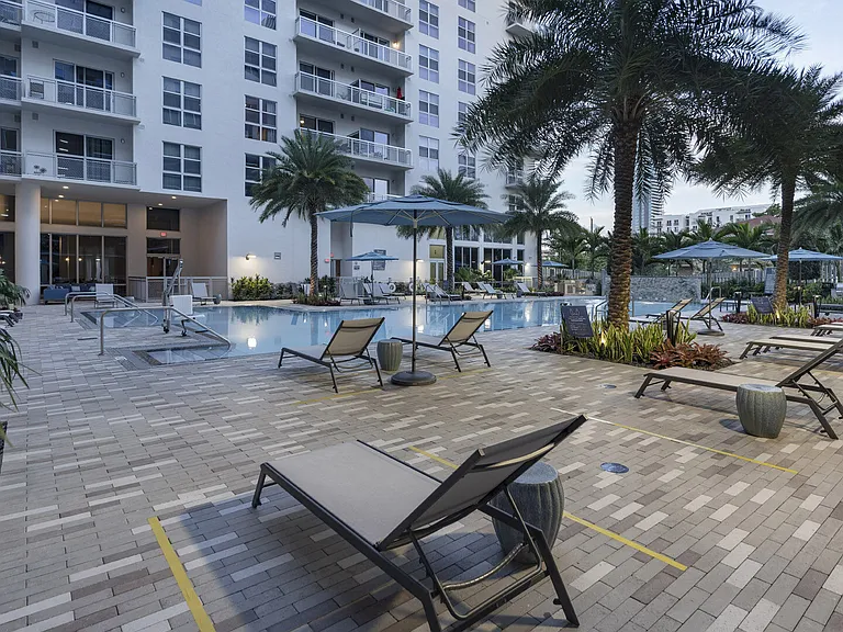 Blu27 at Edgewater — Photo 63