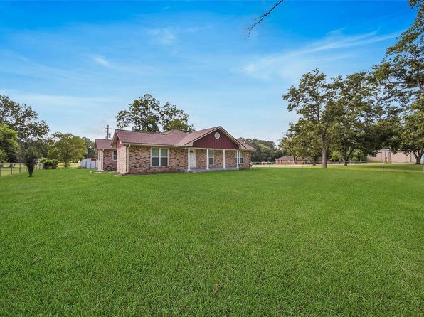 2201 Badger Ln, Huntsville, TX 77320