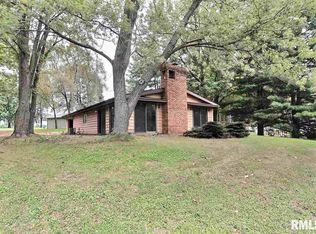 30458 Pine Ln, Girard, IL 62640