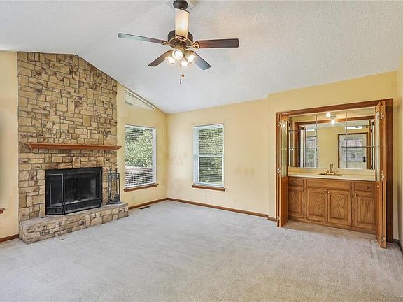 4th image of 3601 SE Lake Village Blvd